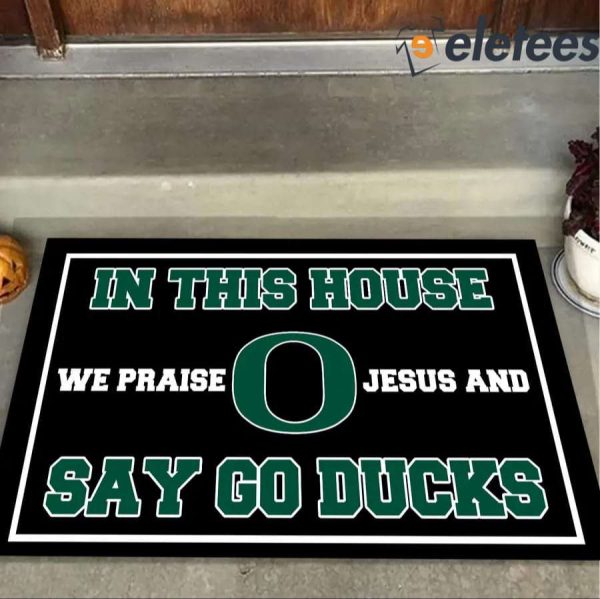 In This House We Praise Jesus And Say Go Ducks Doormat