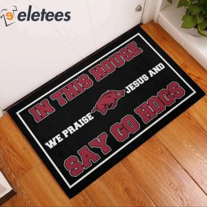 In This House We Praise Jesus And Say Go Hogs Doormat 3