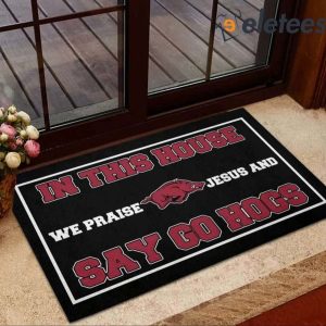 In This House We Praise Jesus And Say Go Hogs Doormat 4