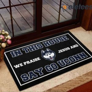 In This House We Praise Jesus And Say Go Uconn Doormat 2